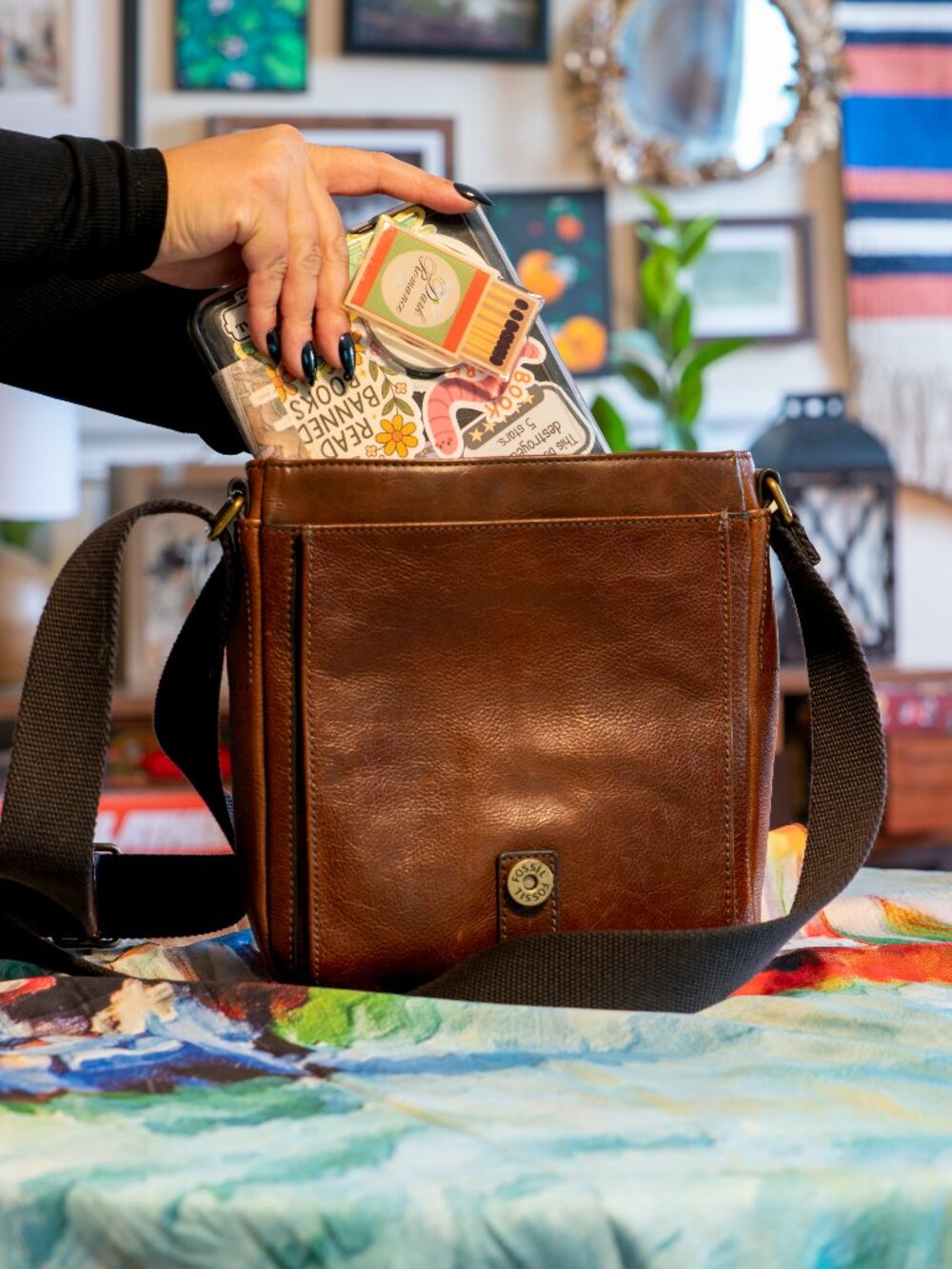 Fossil Dark Brown Leather Estate NS Messenger Bag with iPad/E-reader pocket - Picture 4 of 5